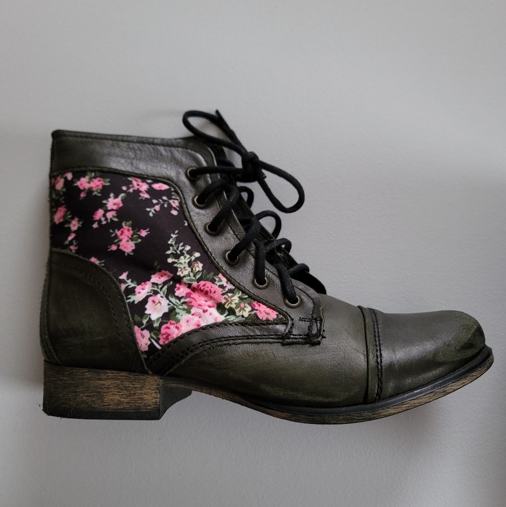 NEW Steve Madden Dark Olive Green Floral Combat Boots